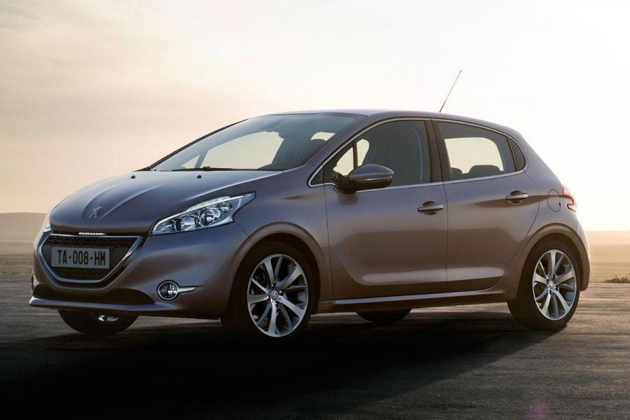  Peugeot 208 5-Door 2012 года  (фото 31 из 73)